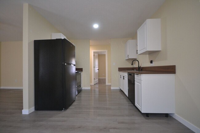 Building Photo - Vine St Duplexes