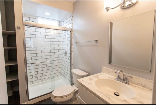 Building Photo - 619 E 17th Ave