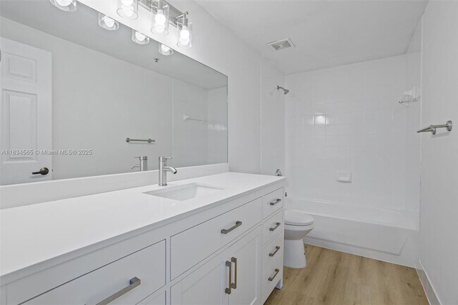 Building Photo - 775 SW 148th Ave