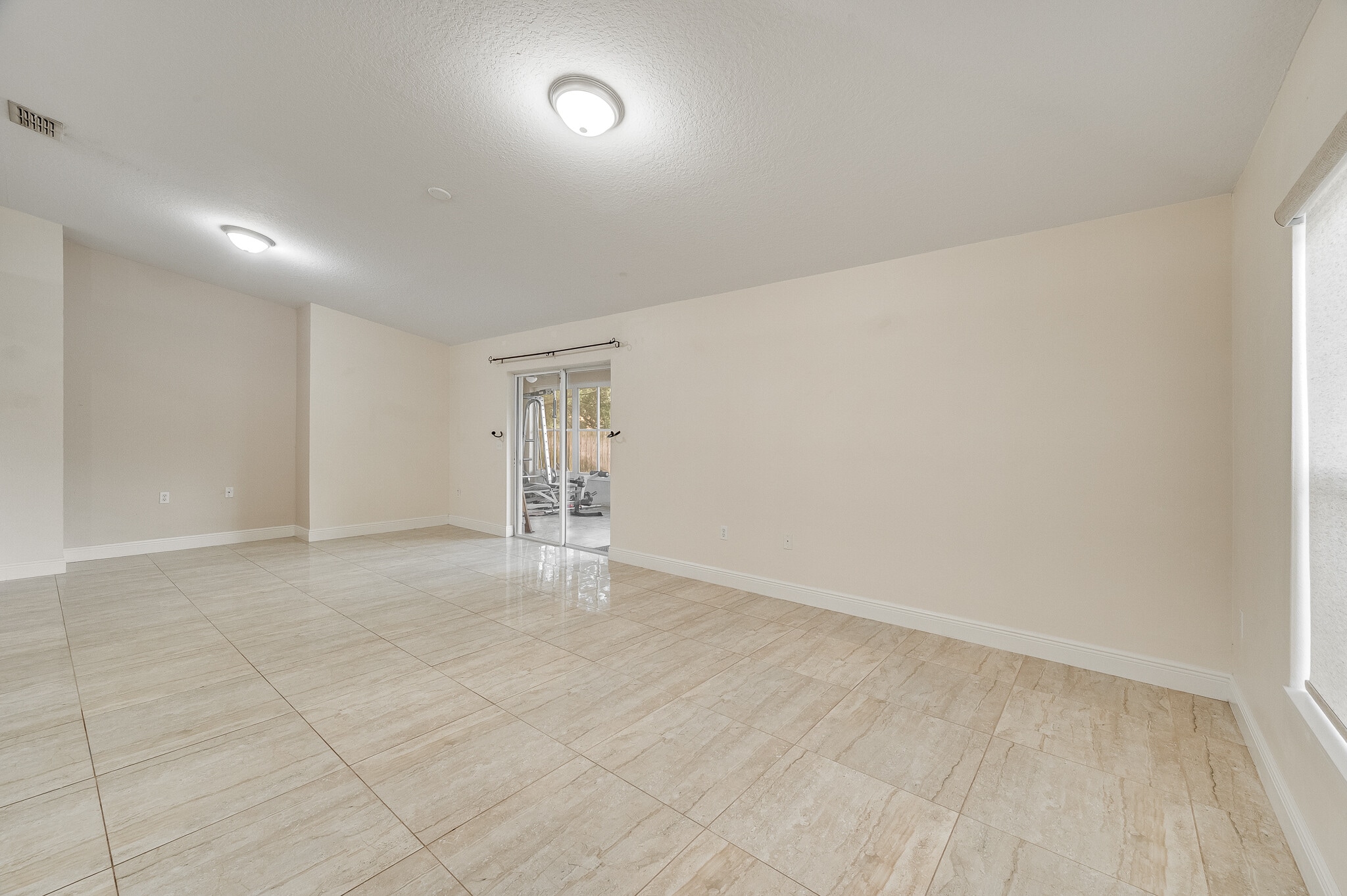 Building Photo - 537 Mason Dr