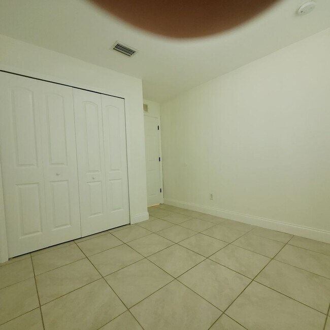 Building Photo - 777/779 Bedford Drive