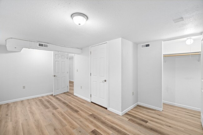 Building Photo - 818 E Princeton Ave