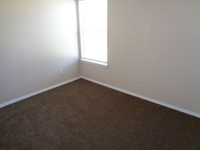 Building Photo - Adorable Single Level Eastside Home With E...