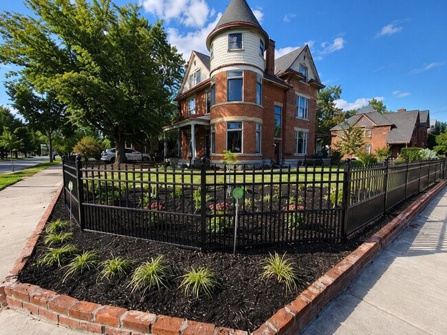 Building Photo - 644 Dayton St