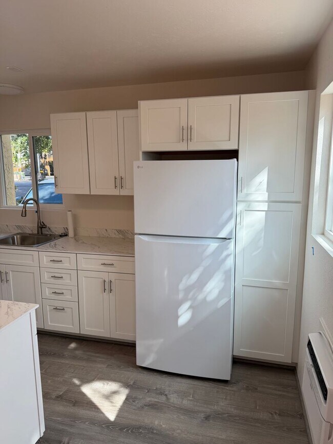 Building Photo - Aloha Apartments