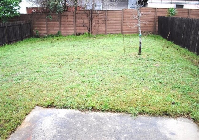 Building Photo - 512 Celery Loop