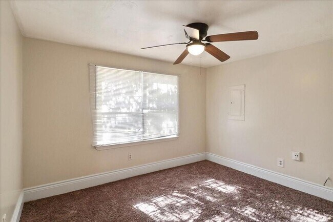 Building Photo - 400 Mississippi St