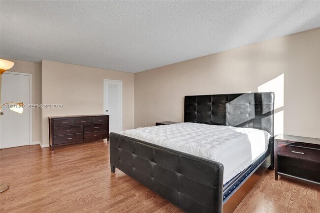 Building Photo - 1833 S Ocean Dr