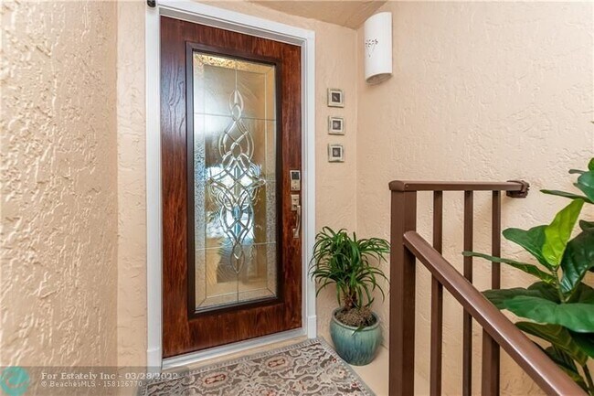 Building Photo - 270 Captains Walk