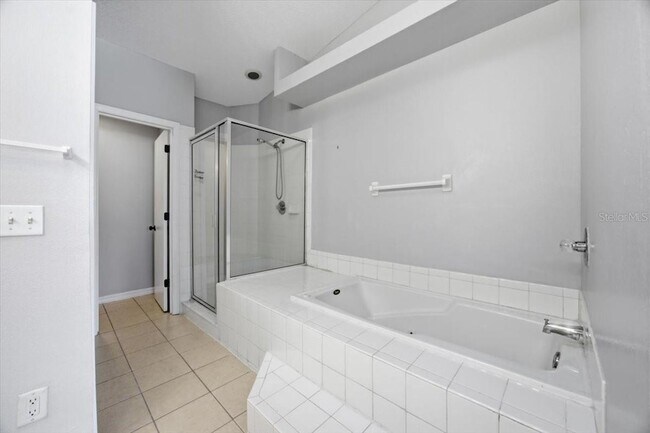 Building Photo - 102 Mango Dr