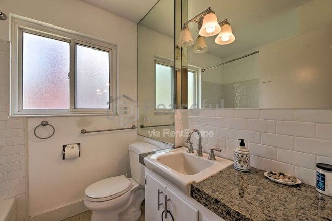 Building Photo - 462 E Haven Ave