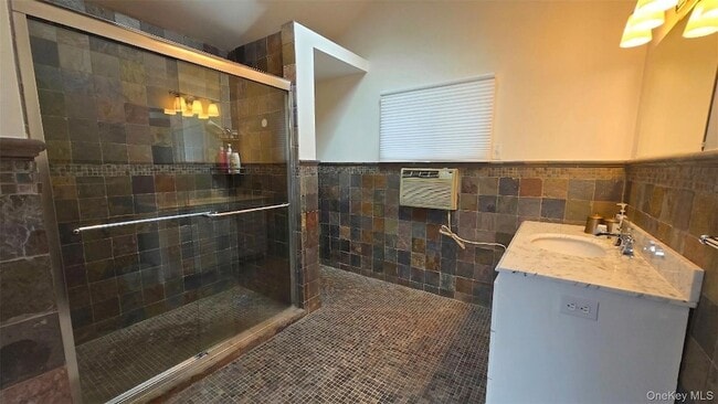 Building Photo - 13 Beach Land Ave