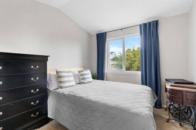 Building Photo - Lovely Row House in Kenton with Fenced Yar...