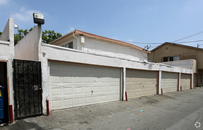 Building Photo - 146 E Wakefield Ave