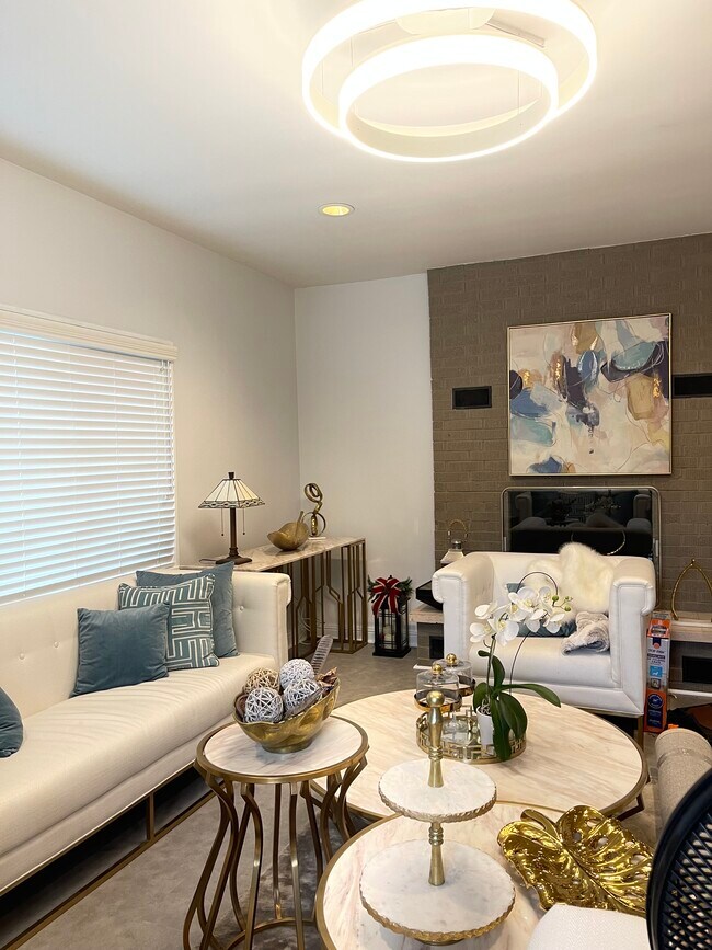 Building Photo - 7236 Oakdale Ave