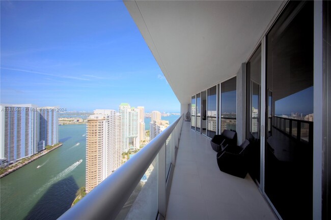 Building Photo - 495 Brickell Ave