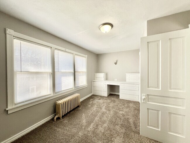 Building Photo - 747 Parker Ave