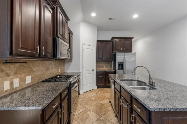 Building Photo - 1315 Cameron Park Ln