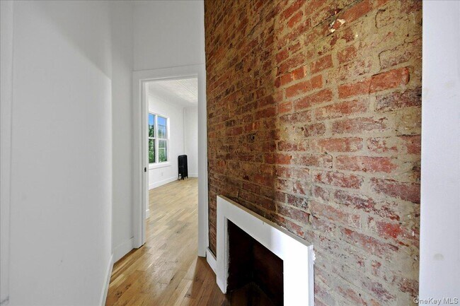 Building Photo - 301 Warburton Ave