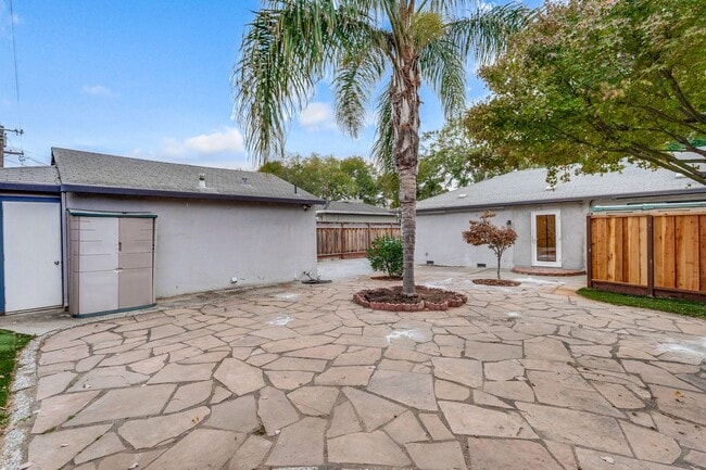 Building Photo - Welcome Home!!! - Great Location, Near Val...