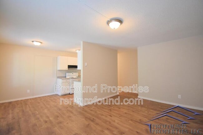 Building Photo - 706 NE 99th Ave