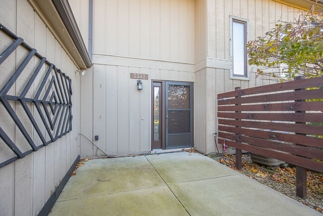 Building Photo - 7392 Creekwood Dr