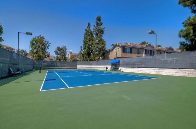 Building Photo - Newly Remodeled - Stunning 2 Bedroom, 2 Ba...