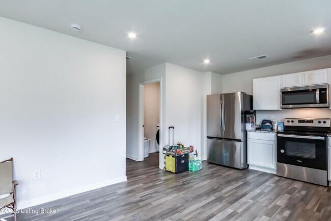 Building Photo - 109 Elegance Wy