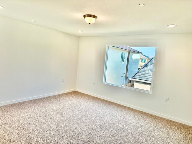 Building Photo - BRAND NEW 3/2.5 Lennar In Riverstone Community