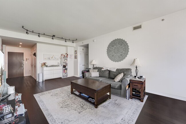 Building Photo - 1450 Washington St