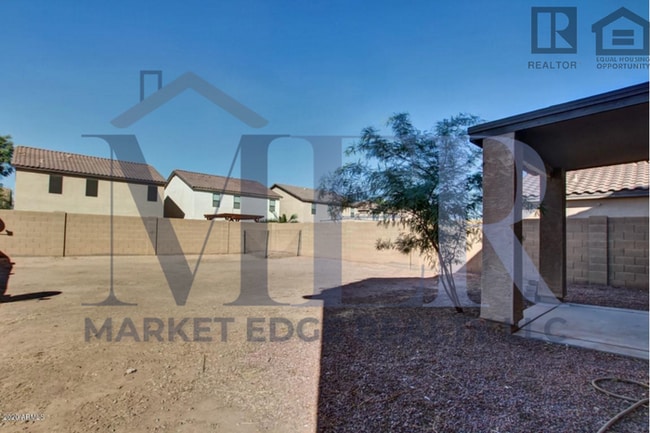 Building Photo - 3Bed/2.5Bath House at Honeycutt Ave/Hogene...
