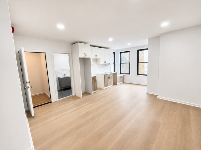 Building Photo - Beautiful newly renovated 1-bedroom available