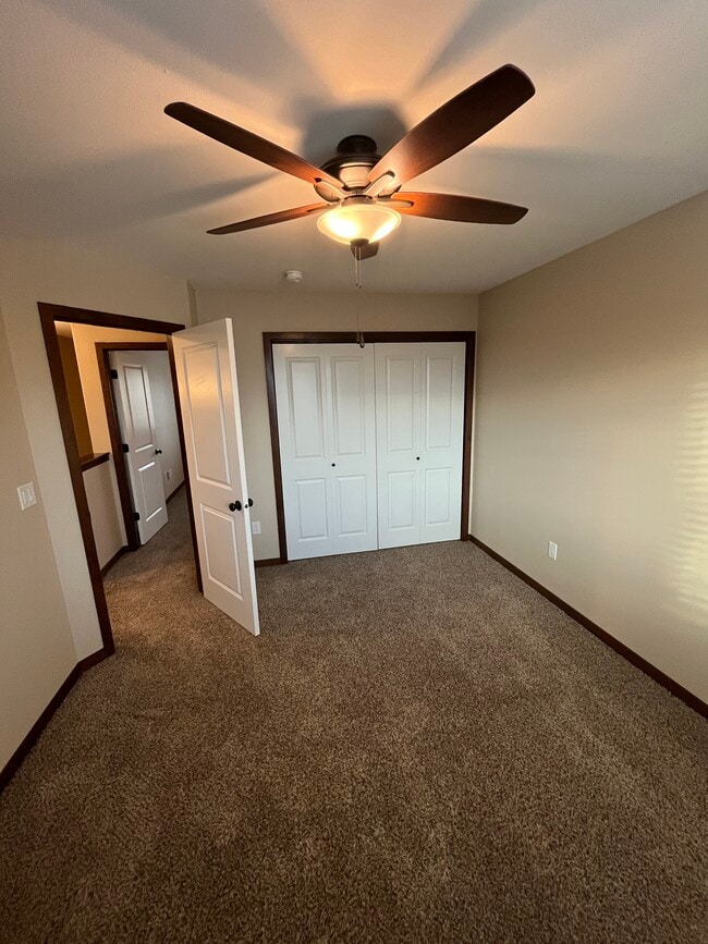 Building Photo - 55 Jaro Wy