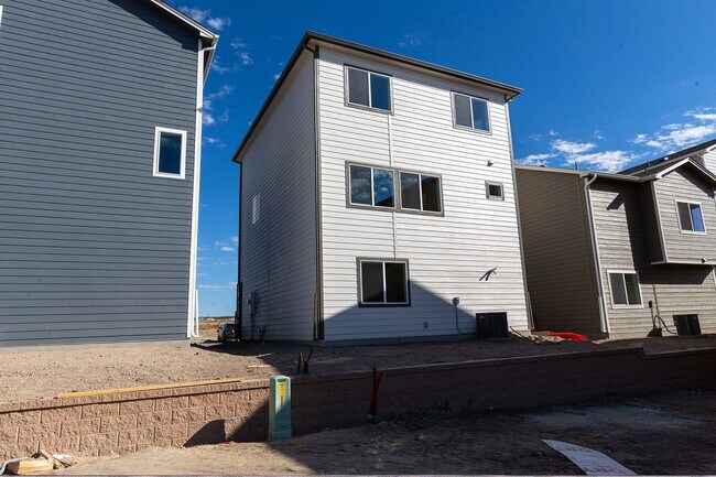Building Photo - Single Family Home for Rent in Northeast of Colorado Springs