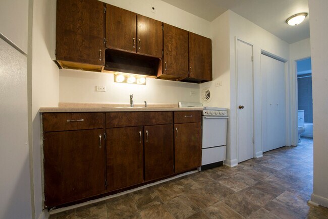 Building Photo - 5018 W Jackson