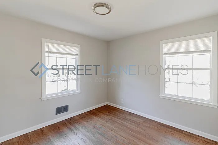 Building Photo - 831 Martinwood Rd