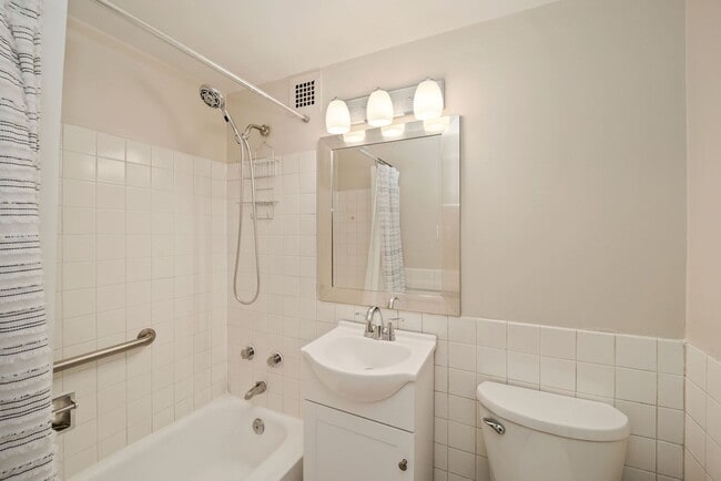 Building Photo - One month free rent with a lease start date on or before February 28th, 2026! 1 bedroom 1 bathroo...