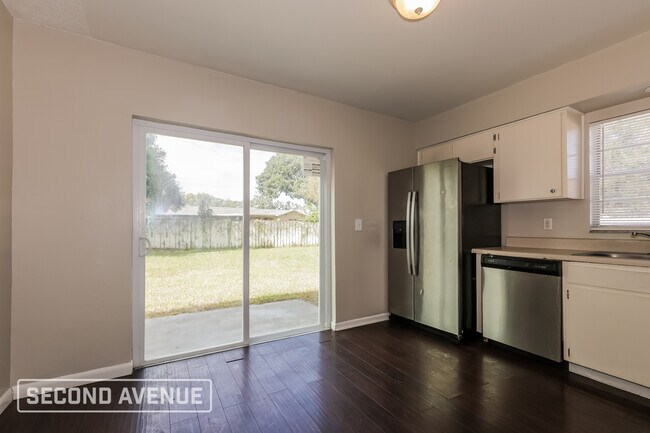 Building Photo - 3809 Pinedale St