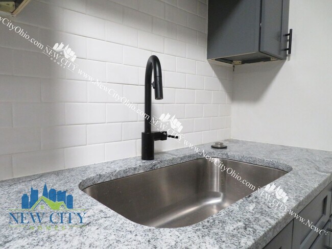 Building Photo - 2085 Building - New Rennovated 1 & 2 bedrooms starting at $989!