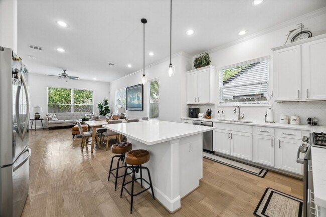 Building Photo - 311 Sikes St