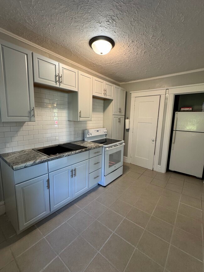 Building Photo - 2 Arbor St