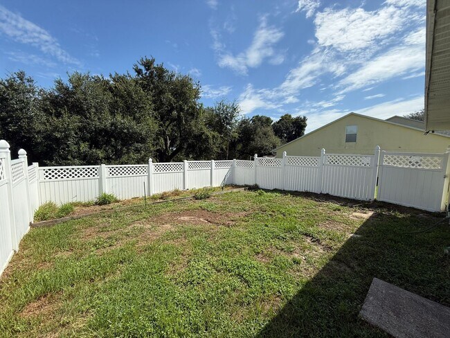 Building Photo - 8927 Courtyard Ln