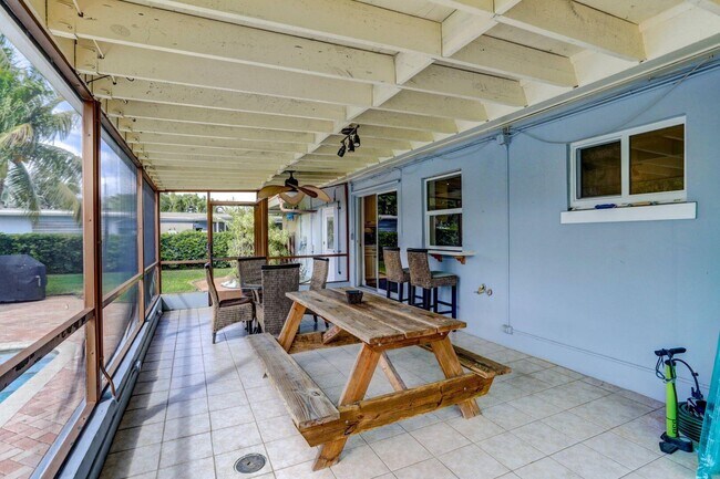 Building Photo - 7115 Venetian Way