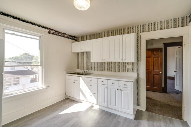 Building Photo - 485 Allyn St