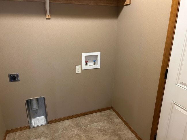 Building Photo - Spacious West Side Gem with Modern Comforts and Endless Possibilities!