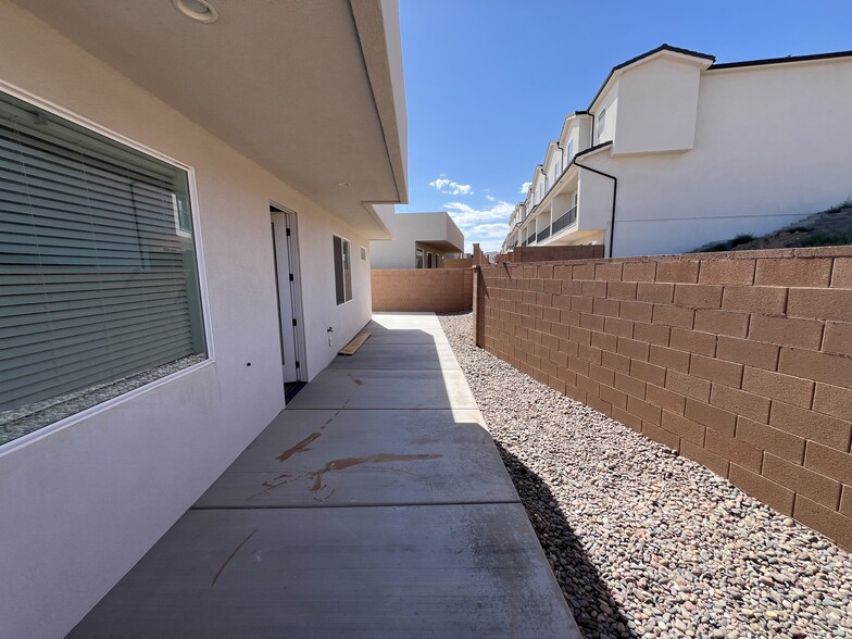 Building Photo - 2213 W 320 S