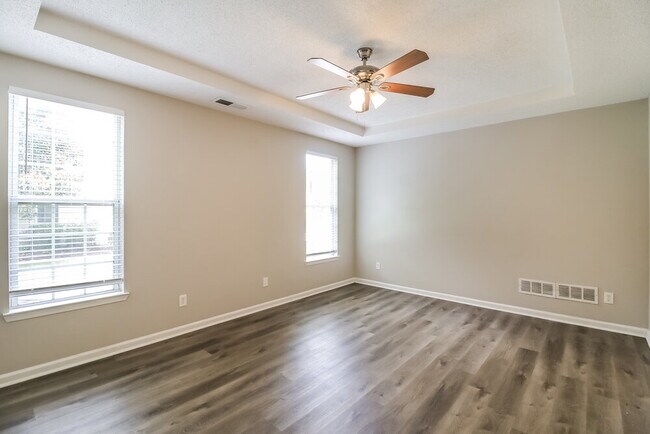 Building Photo - 7601 Hilltop Way