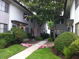 Building Photo - 3181 S Barrington Ave