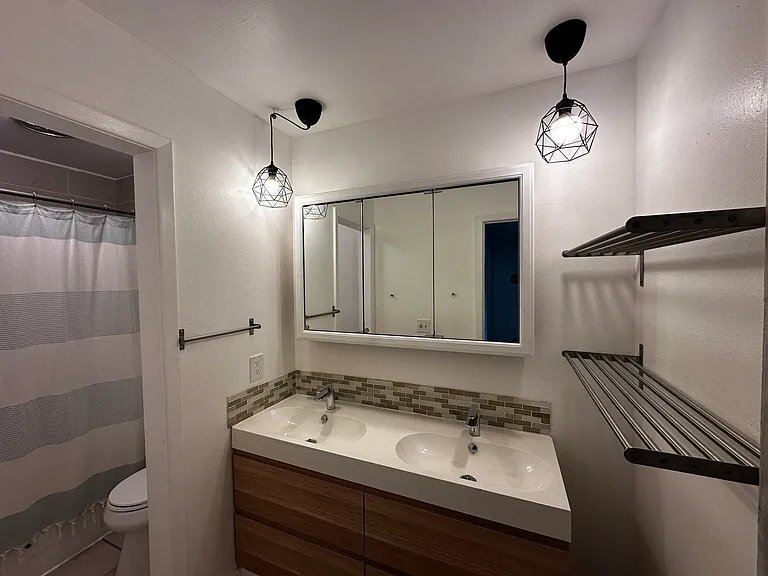 Building Photo - 1895 Alpine Ave.