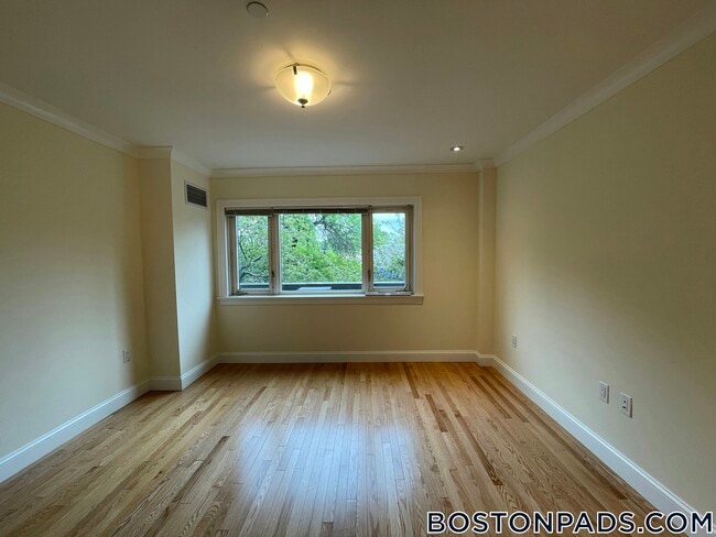 Building Photo - 1443 Beacon St